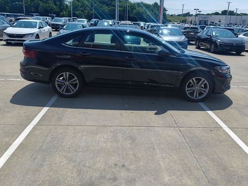 Used 2022 Volkswagen Jetta SE FWD image 6