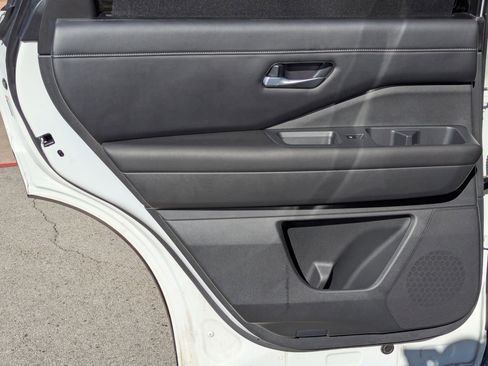 Used 2023 Nissan Pathfinder SL w/ Lighting Package (N92) image 16