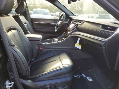 Used 2024 Jeep Grand Cherokee Limited w/ Black Appearance Package image 19