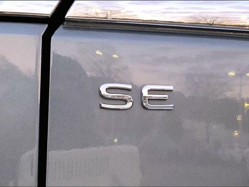 Used 2023 Volkswagen Atlas SE image 29