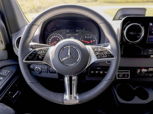 Used 2025 Mercedes-Benz Sprinter 2500 image 84