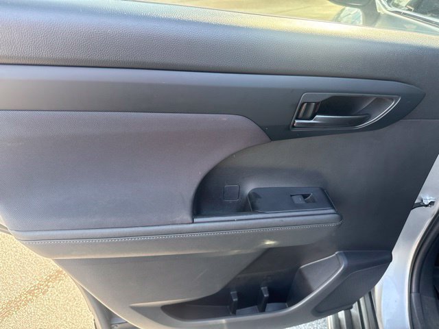 Used 2023 Toyota Highlander LE FWD image 20