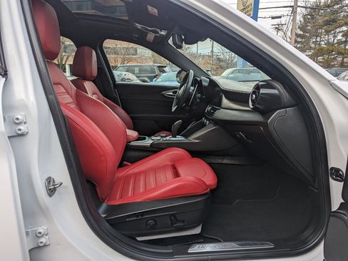 Used 2022 Alfa Romeo Giulia Veloce image 30