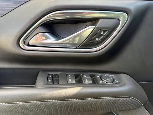 Used 2023 GMC Yukon SLT w/ SLT Luxury Package image 12