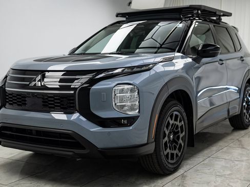 Used 2025 Mitsubishi Outlander AWD image 6