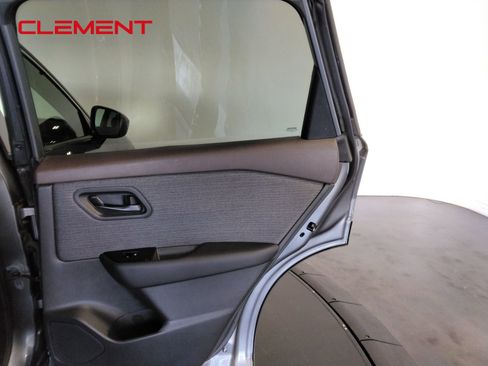 Used 2023 Nissan Rogue S image 36