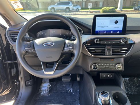 Used 2020 Ford Escape SE image 19