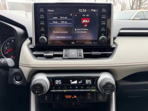 Used 2020 Toyota RAV4 XLE Premium FWD image 24