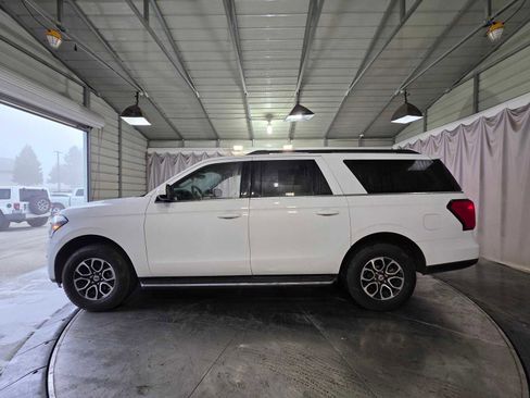 Used 2023 Ford Expedition Max XLT image 3