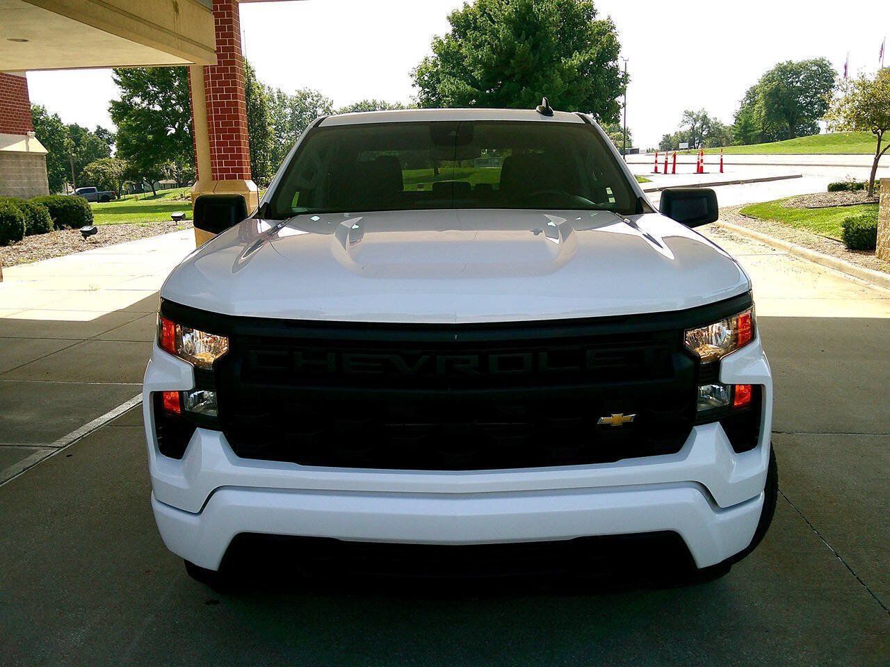 Used 2025 Chevrolet Silverado 1500 Custom AWD/4WD image 3