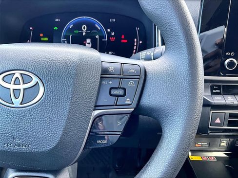 Used 2025 Toyota Camry LE image 24