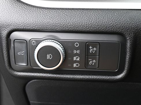 Used 2021 Ford Explorer XLT w/ Equipment Group 202A image 12