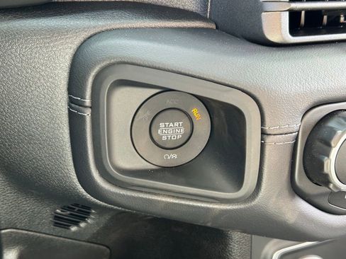 New 2024 Jeep Wrangler Unlimited Sahara w/ Technology Group AWD/4WD image 39