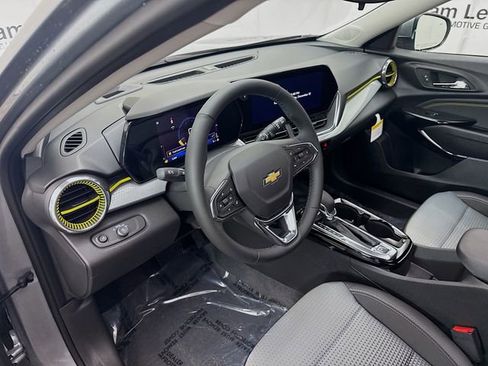 New 2026 Chevrolet Trax LT w/ Sunroof Package image 10