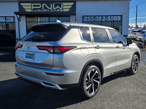 Used 2022 Mitsubishi Outlander SE image 7