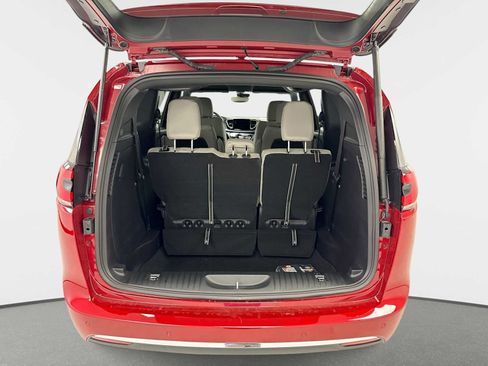 New 2026 Chrysler Pacifica Select FWD image 20