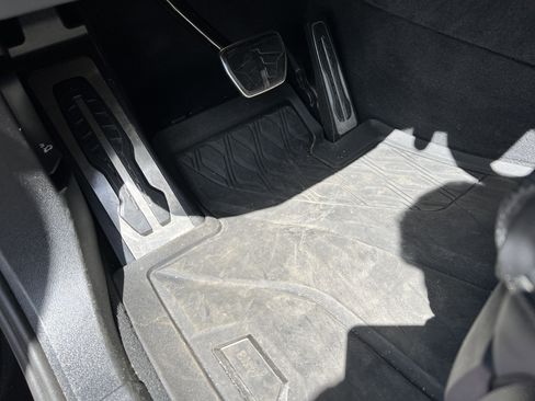 Used 2025 BMW X5 M60i w/ Climate Comfort Package image 17