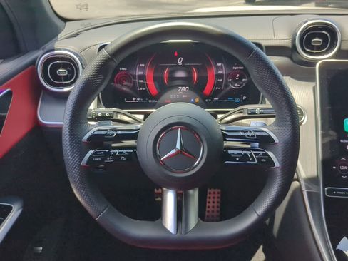Used 2025 Mercedes-Benz GLC 300 4MATIC image 22