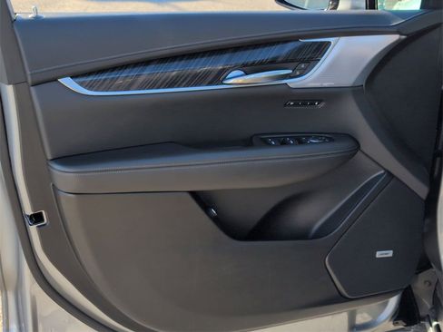 Certified 2025 Cadillac XT6 Premium Luxury image 18