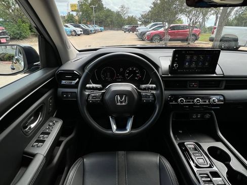 Used 2025 Honda Pilot Touring image 11