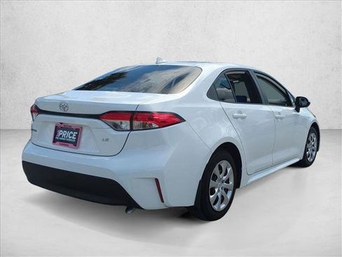 Certified 2025 Toyota Corolla LE FWD image 5