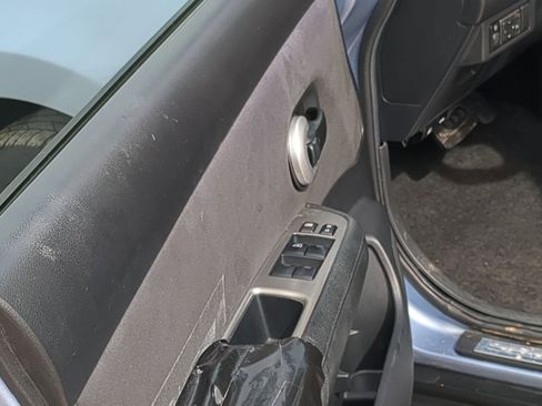 Used 2009 Nissan Versa 1.8 S w/ PWR Pkg image 12