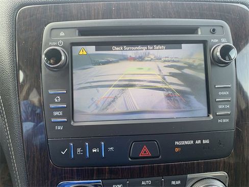 Used 2017 Chevrolet Traverse LT image 14