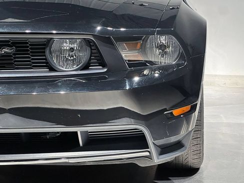 Used 2010 Ford Mustang GT RWD image 4