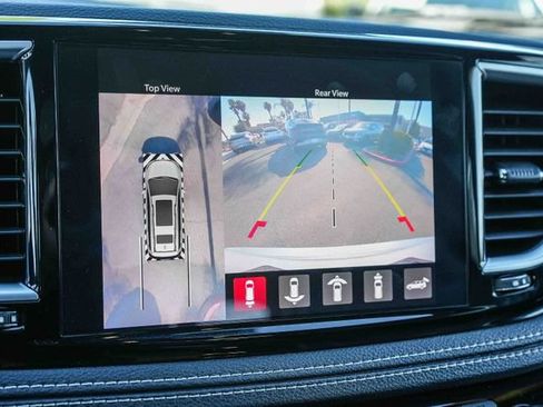 Used 2022 Chrysler Pacifica Limited w/ Uconnect Theater Family Group FWD image 26