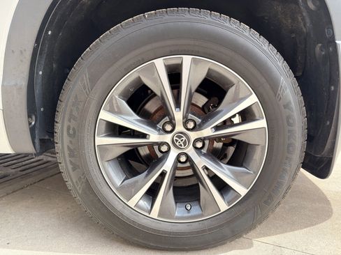 Used 2016 Toyota Highlander XLE image 30