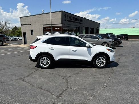 Used 2020 Ford Escape SE image 19