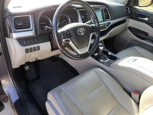 Used 2017 Toyota Highlander XLE image 26