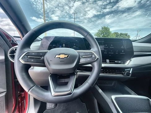Certified 2026 Chevrolet Equinox LT w/ Safety and Technology Package FWD image 11
