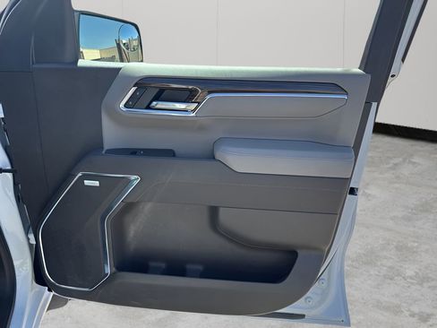 Used 2025 Chevrolet Silverado 1500 LT Trail Boss w/ Convenience Package II AWD/4WD image 14
