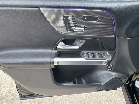 Used 2023 Mercedes-Benz GLB 250 4MATIC image 12