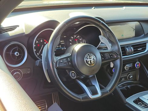 Used 2022 Alfa Romeo Stelvio Veloce AWD/4WD image 9