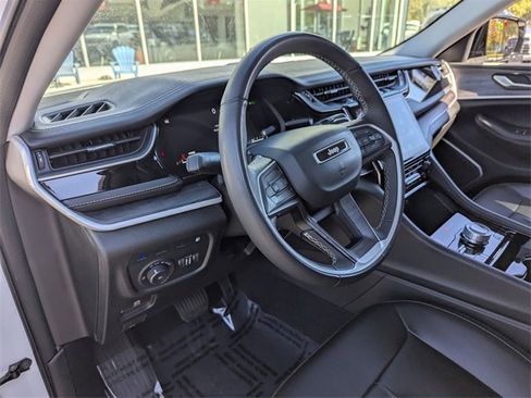 Used 2023 Jeep Grand Cherokee 4WD 4xe w/ Luxury Tech Group II image 7