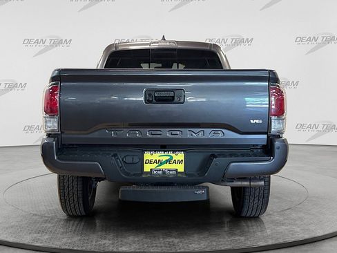Used 2022 Toyota Tacoma TRD Sport w/ TRD Premium Sport Package AWD/4WD image 8