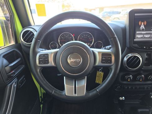 Used 2016 Jeep Wrangler Unlimited Rubicon AWD/4WD image 14