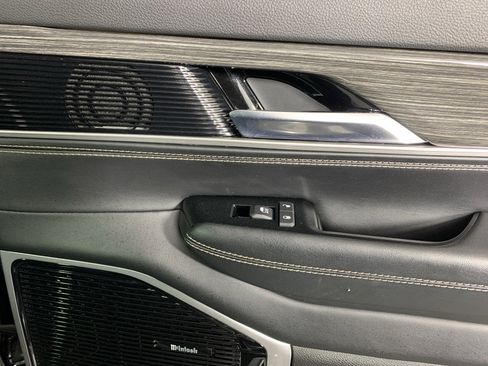 Used 2022 Jeep Wagoneer Series III w/ Premium Group I image 40