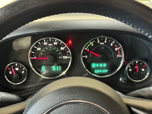 Used 2015 Jeep Wrangler Unlimited Rubicon w/ Max Tow Package image 11