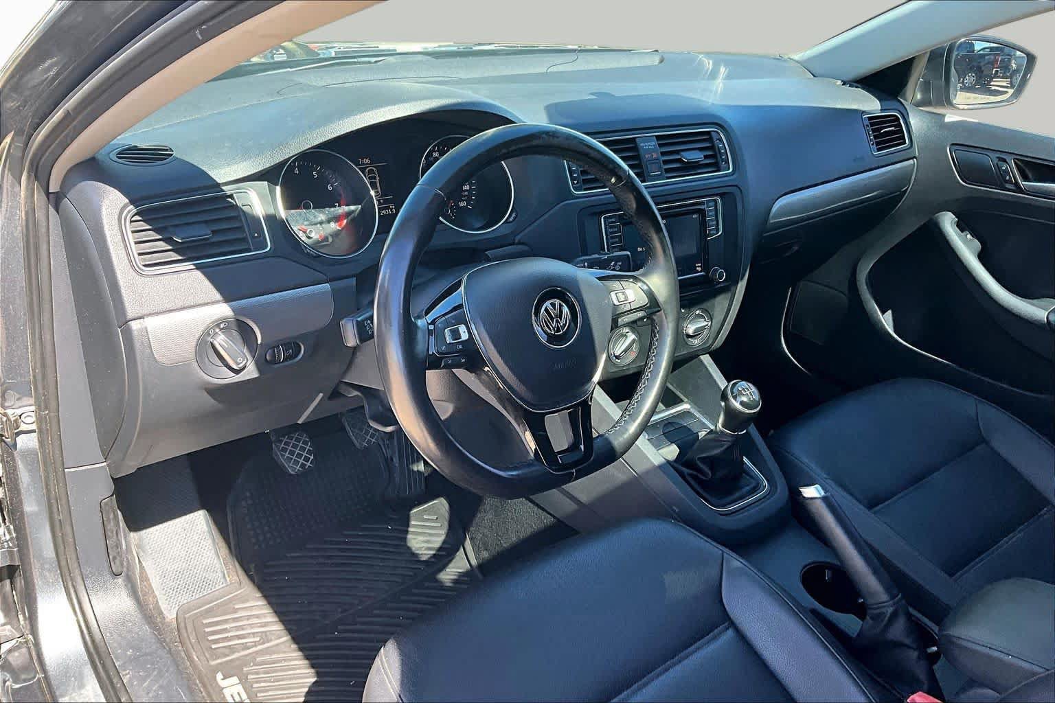 Used 2017 Volkswagen Jetta SE FWD image 18