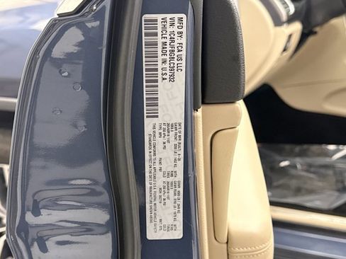 Used 2020 Jeep Grand Cherokee Limited image 20