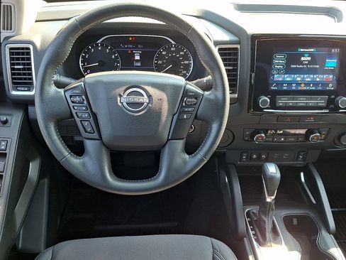 Used 2023 Nissan Frontier SV w/ SV Convenience Package RWD image 11