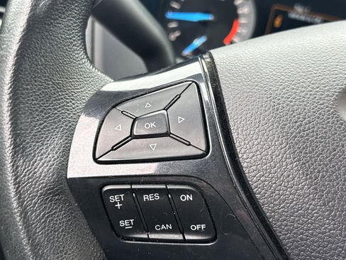 Used 2018 Ford Explorer XLT image 23