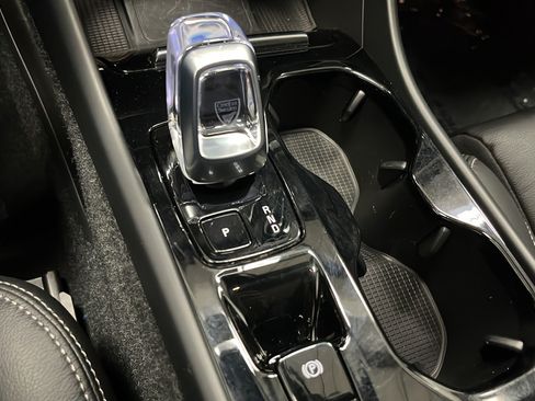 Used 2023 Volvo XC40 B5 Plus w/ Driver Assist Package AWD/4WD image 19