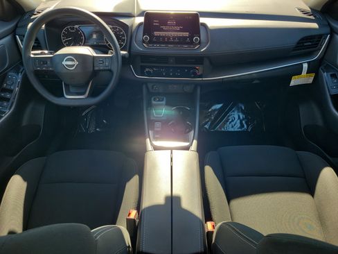 Used 2025 Nissan Rogue S image 13