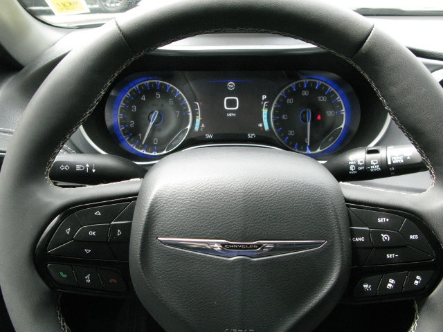 Used 2025 Chrysler Pacifica Limited FWD image 14