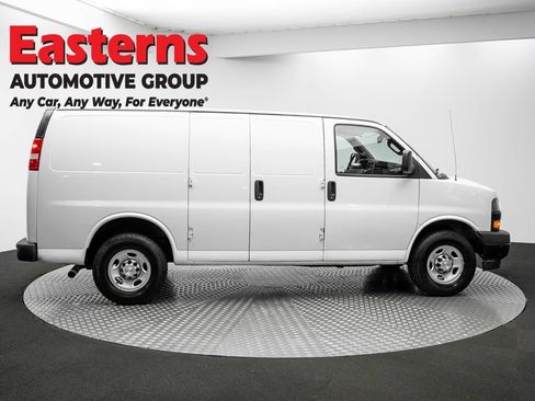 Used 2021 Chevrolet Express 2500 RWD image 4