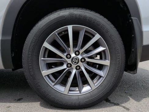 Used 2018 Toyota Highlander XLE AWD/4WD image 9